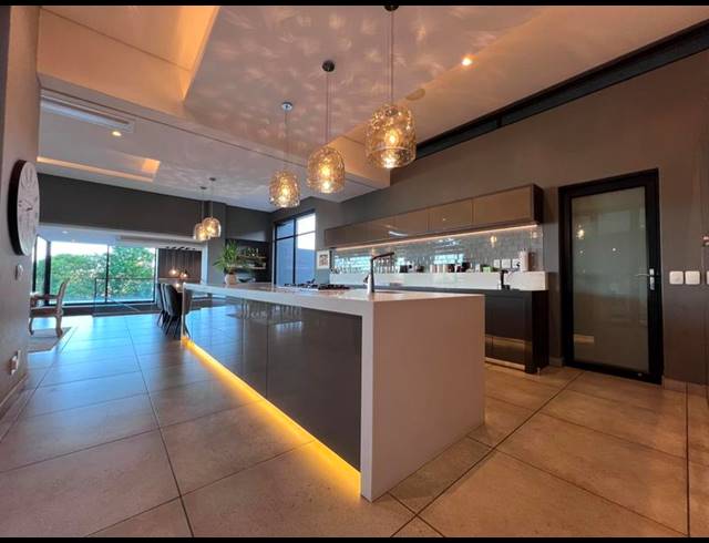 6 BEDROOM HOUSE FOR SALE IN FEATHERBROOKE ESTATE